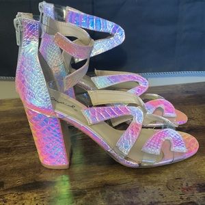 Qupid pink and purple holographic mermaid scale chunky heels size 6